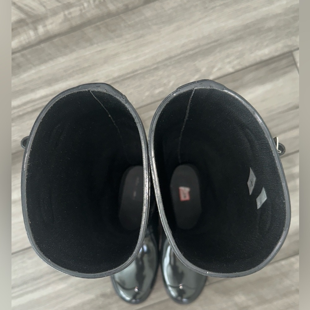 Women’s Tall Black Gloss Hunter rain boots in size 8 - Picture 6 of 15